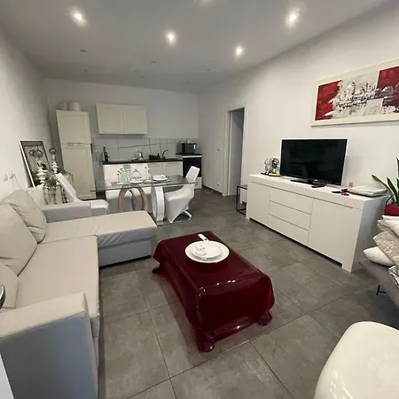 Apartamento Decoluxe !apartamento Con 1 Da Letto , In Zona San Paolo , Via Martiniana