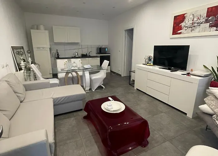 Apartament Decoluxe !apartamento Con 1 Da Letto , In Zona San Paolo , Via Martiniana